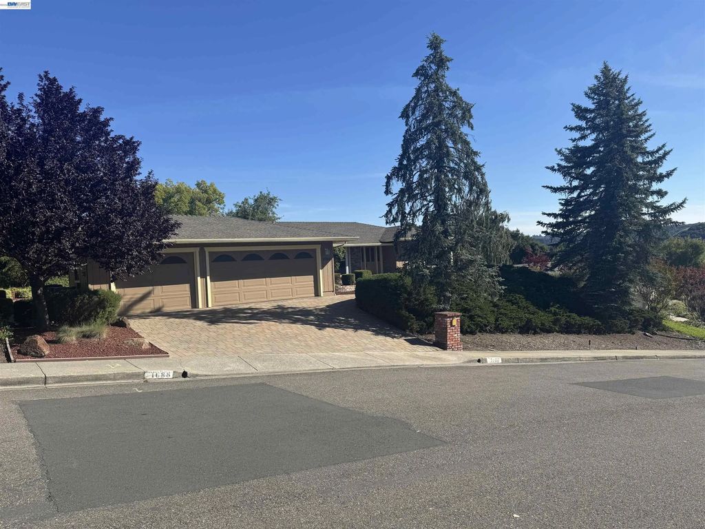 1088 Country Club Dr, Moraga
