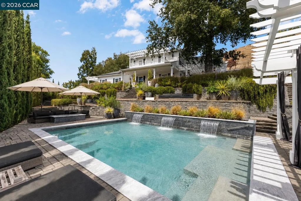 950 Country Lane, Walnut Creek