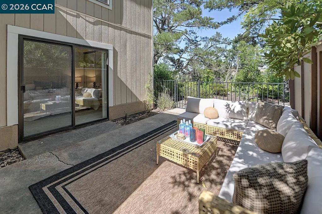 1332 Running Springs Rd 8, Walnut Creek