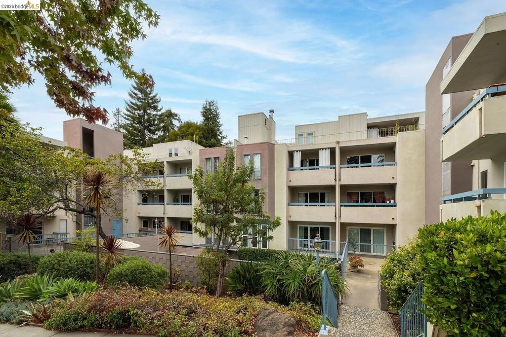 385 Jayne Ave 109, Oakland