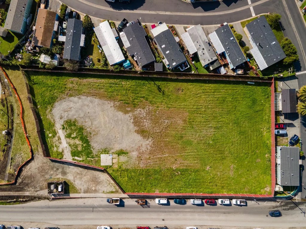 399 Airport Street, Moss Beach