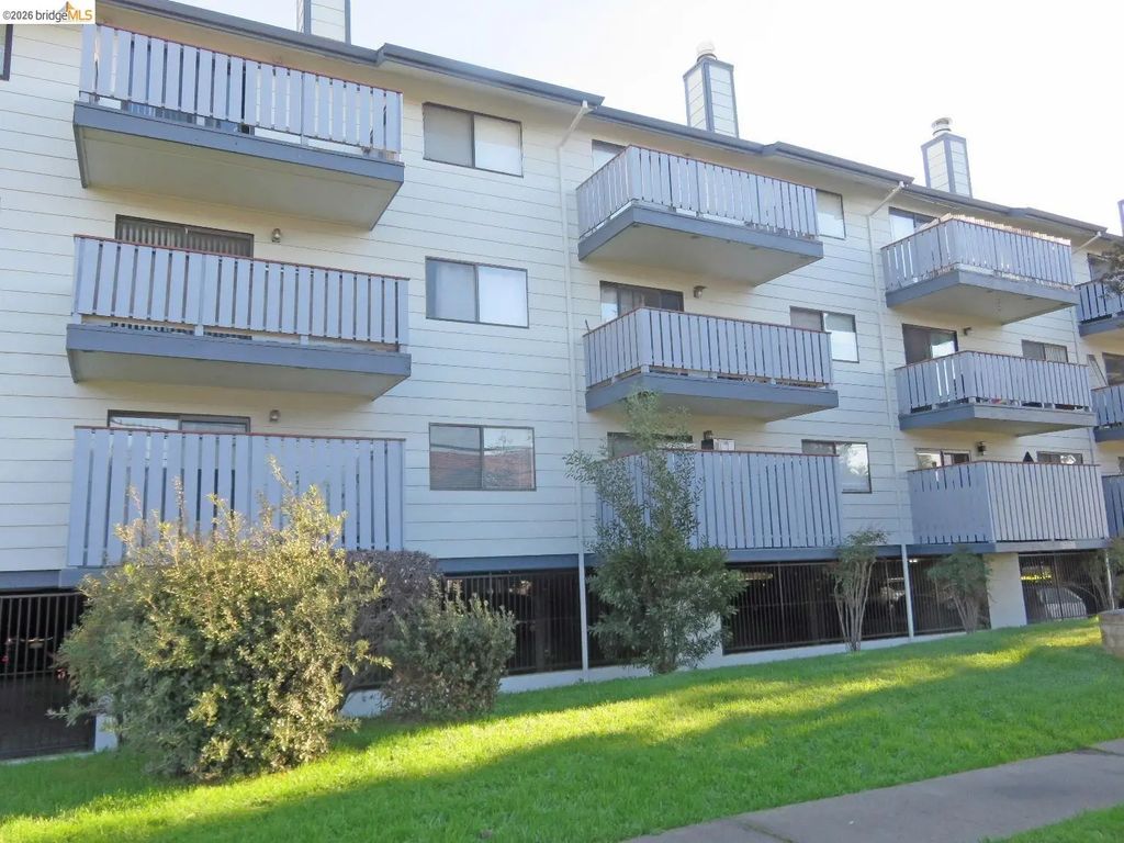 325 Valle Vista Ave 117, Hayward