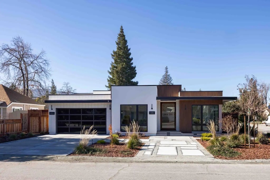 1686 Parkhills Avenue, Los Altos