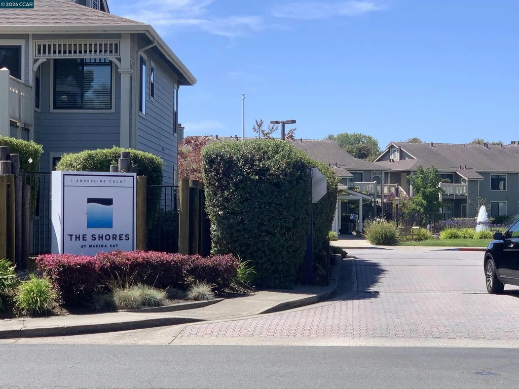 96 Lakeshore Ct, Richmond