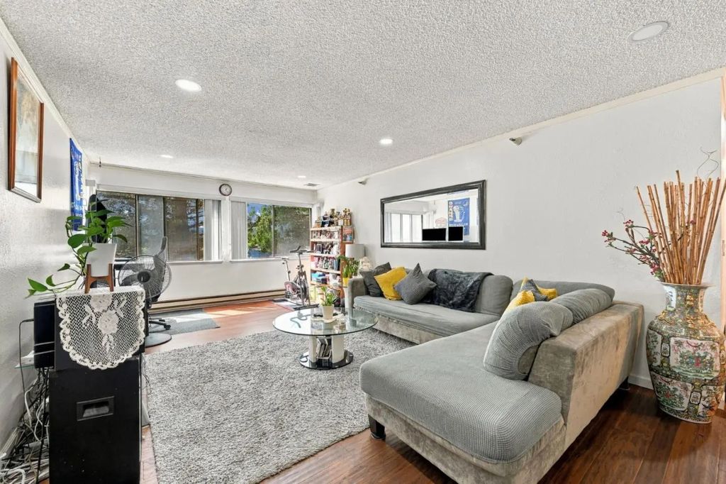 240 N Bayshore Boulevard 307, San Mateo