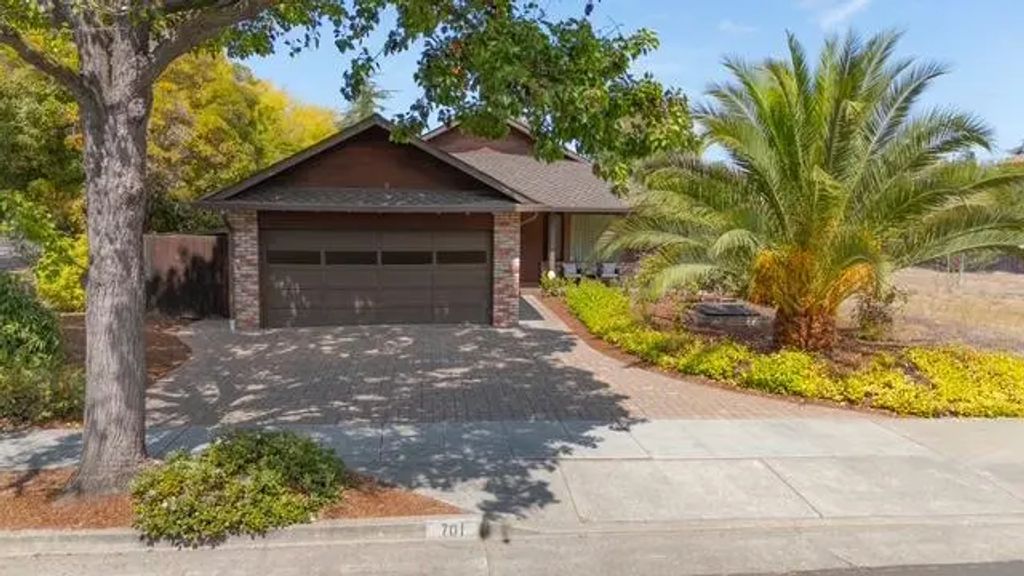 701 Christine Drive, Palo Alto