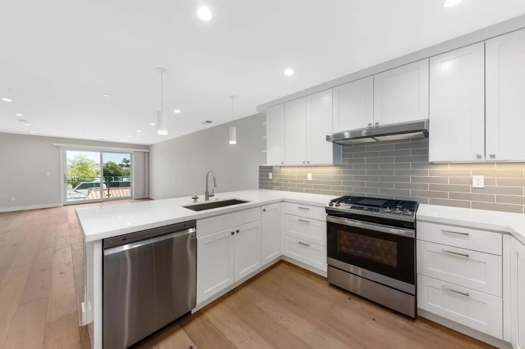30 Hermosa Avenue 302, Millbrae