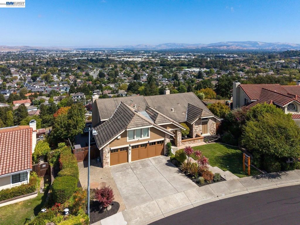 8115 Brittany Dr, Dublin
