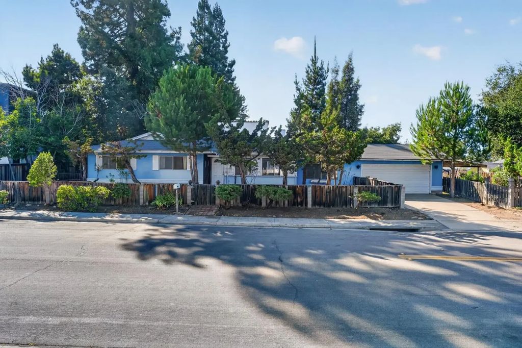 2100 Camino De Los Robles, Menlo Park