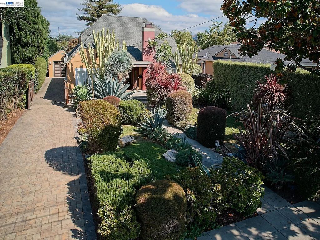574 Broadmoor Blvd, San Leandro