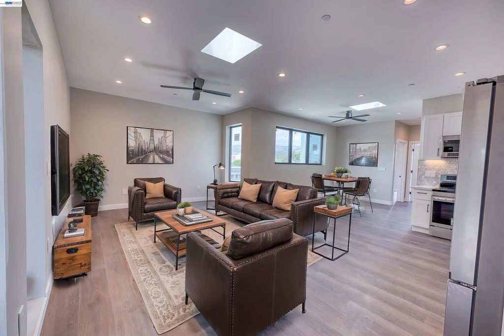 4202 Telegraph Ave 303, Oakland