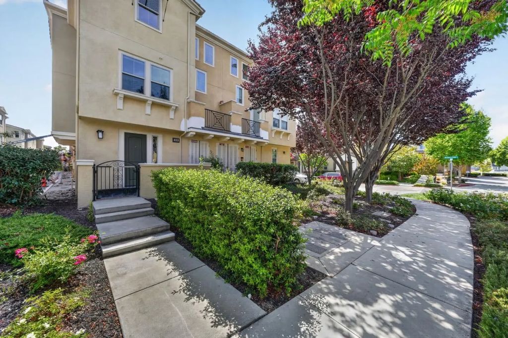 318 Expedition Lane, Milpitas