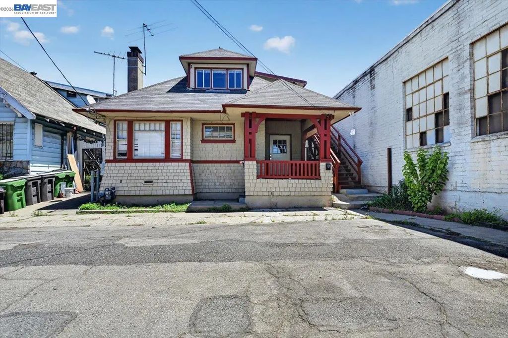 950 Loomis Ct, Oakland