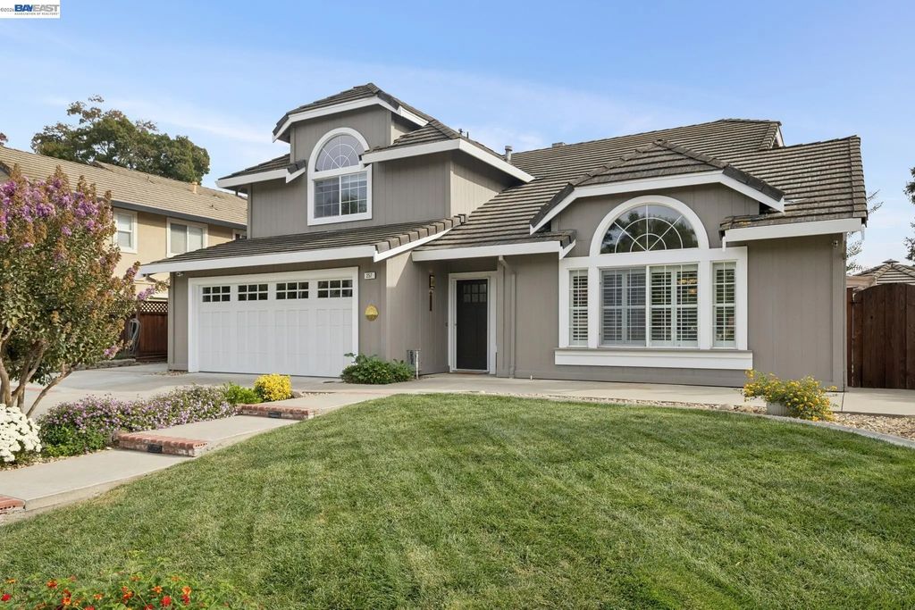 257 Summertree Dr, Livermore