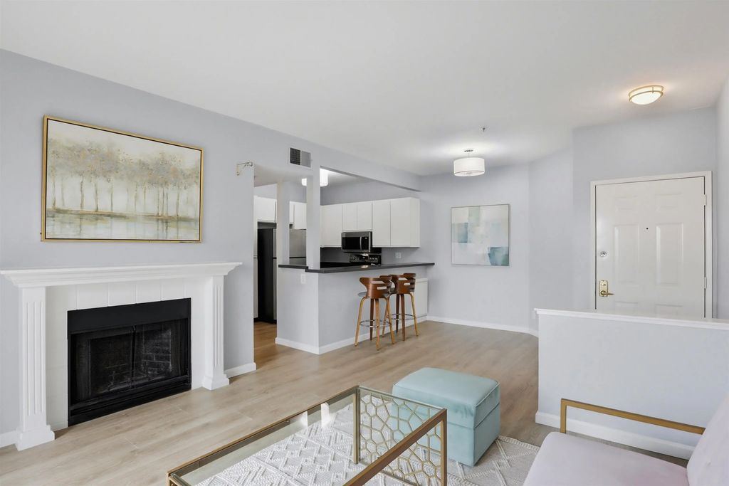 1280 Stanhope Ln 246, Hayward