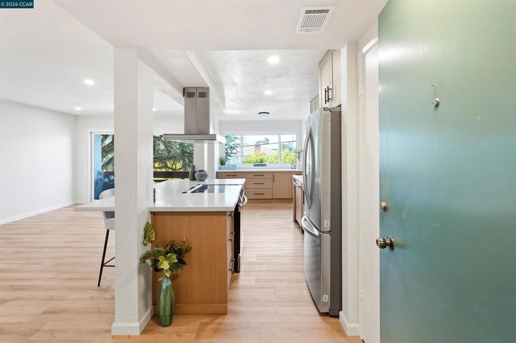 710 E 22nd 203, Oakland