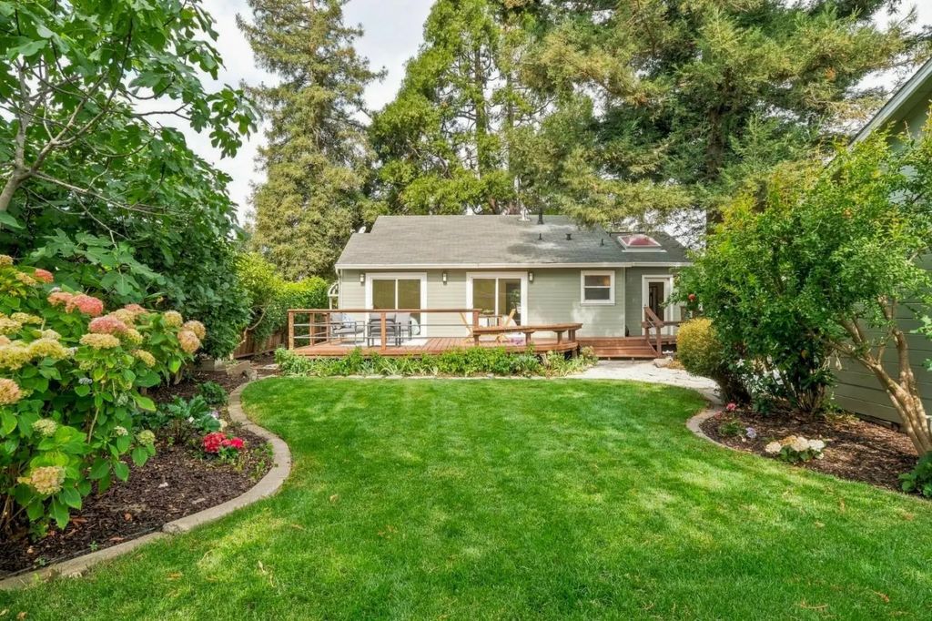 710 7th Avenue, Redwood City