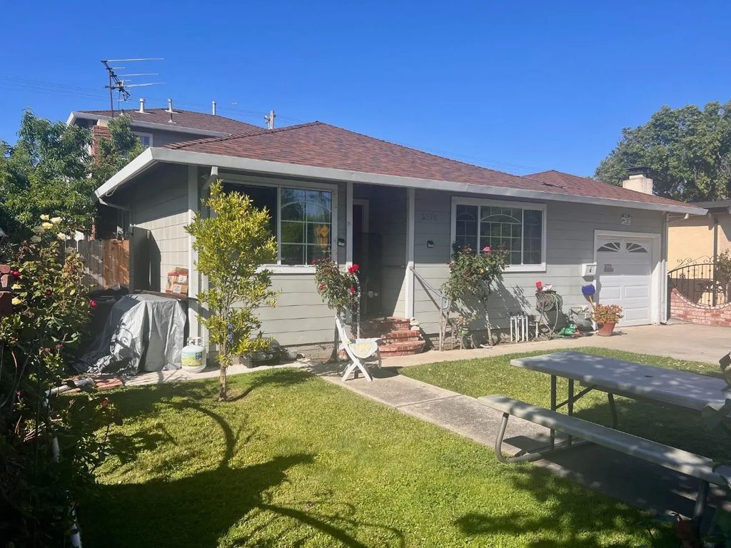 3779 Hoover Street, Redwood City
