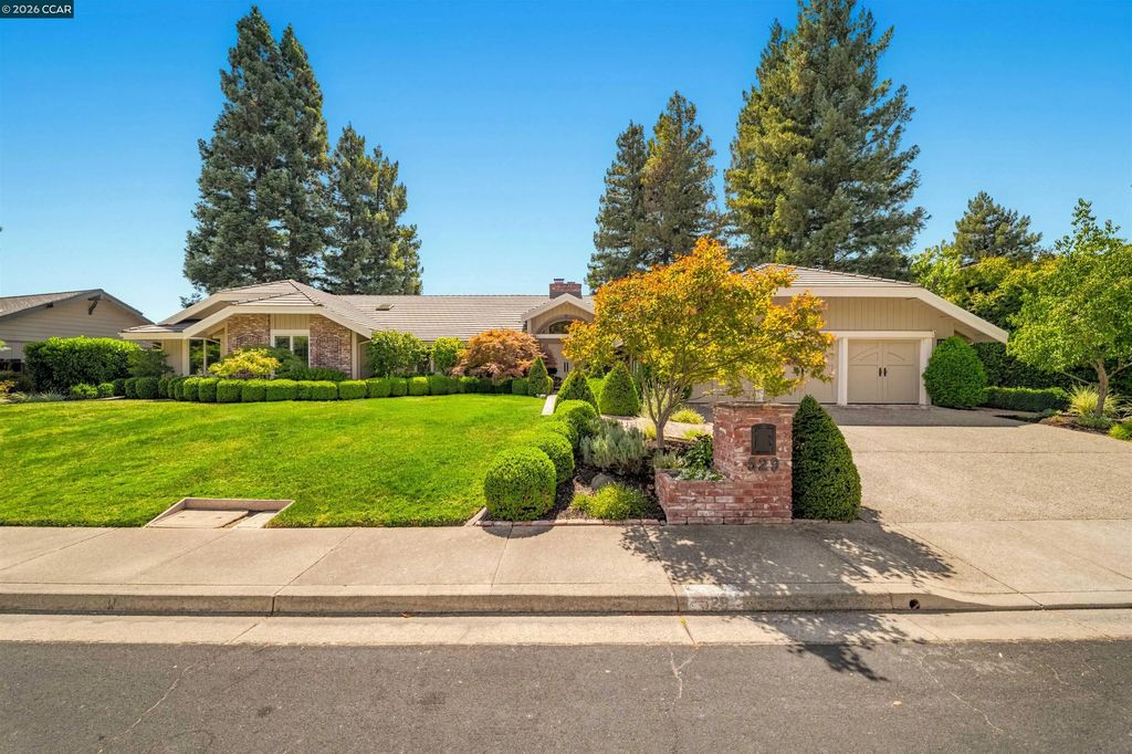 529 Carleton Way, Alamo