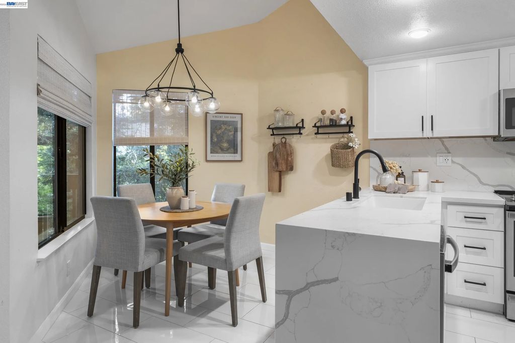 3318 Smoketree Commons Dr, Pleasanton