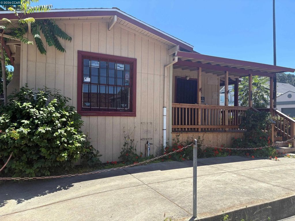 516 Ward St, Martinez