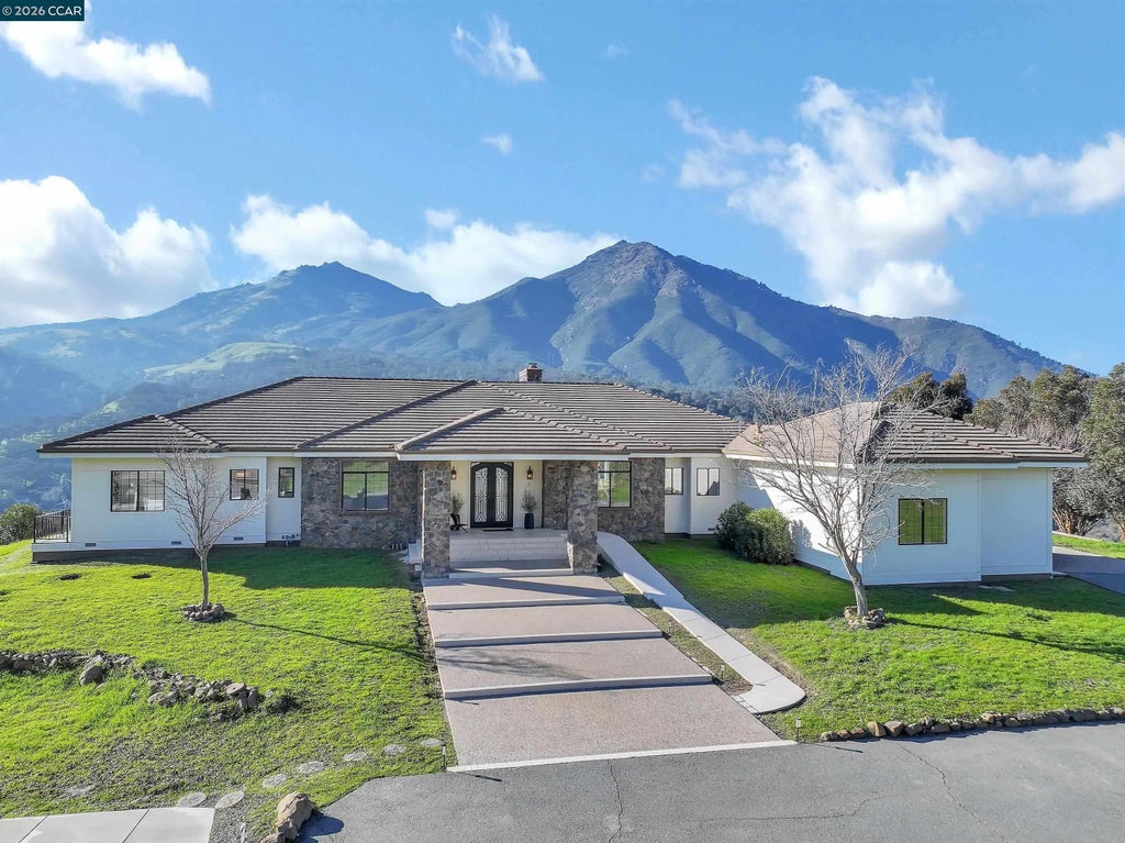 420 Leon Ct, Clayton