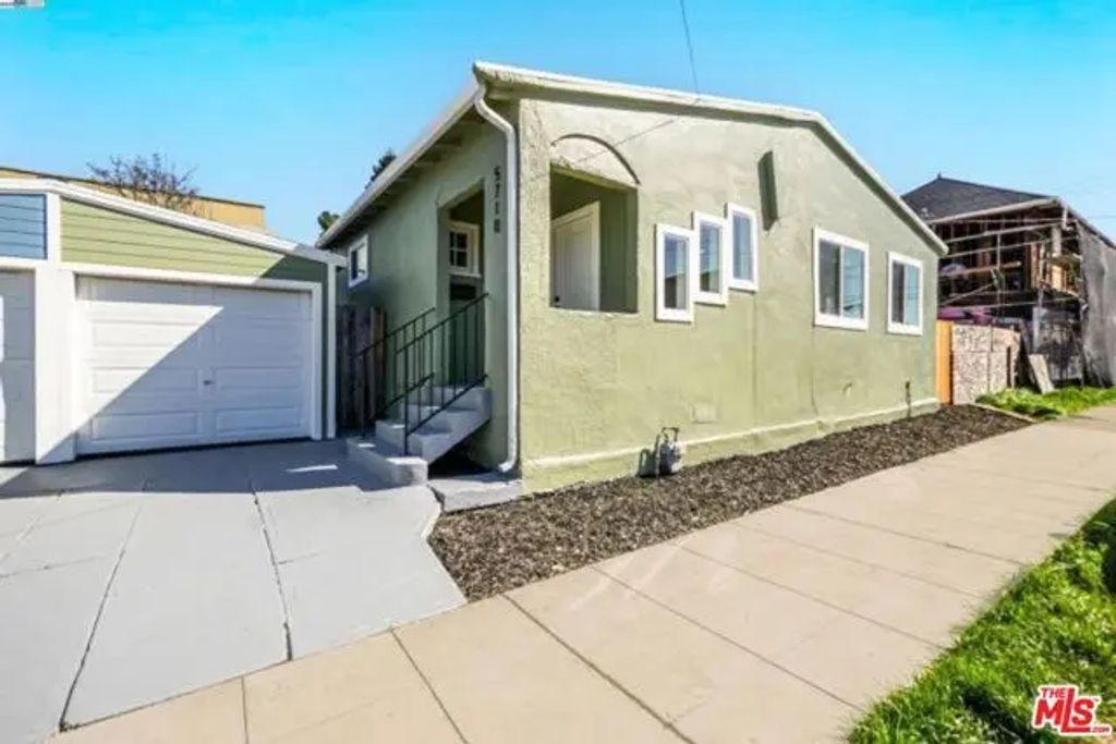 5718 Los Angeles Street, Oakland