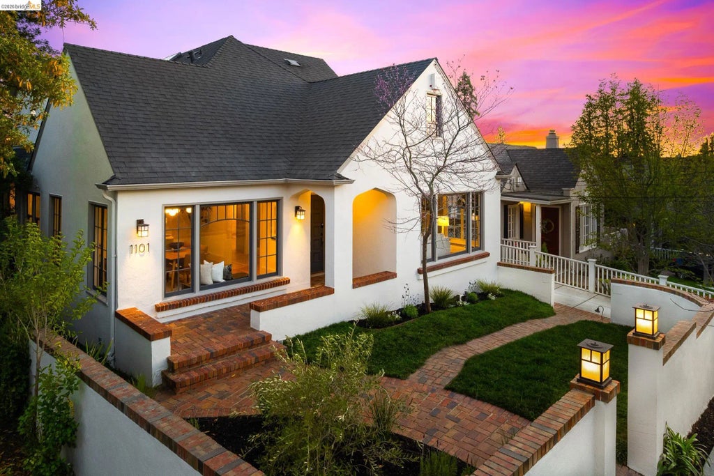 1101 Clarendon Crescent, Oakland