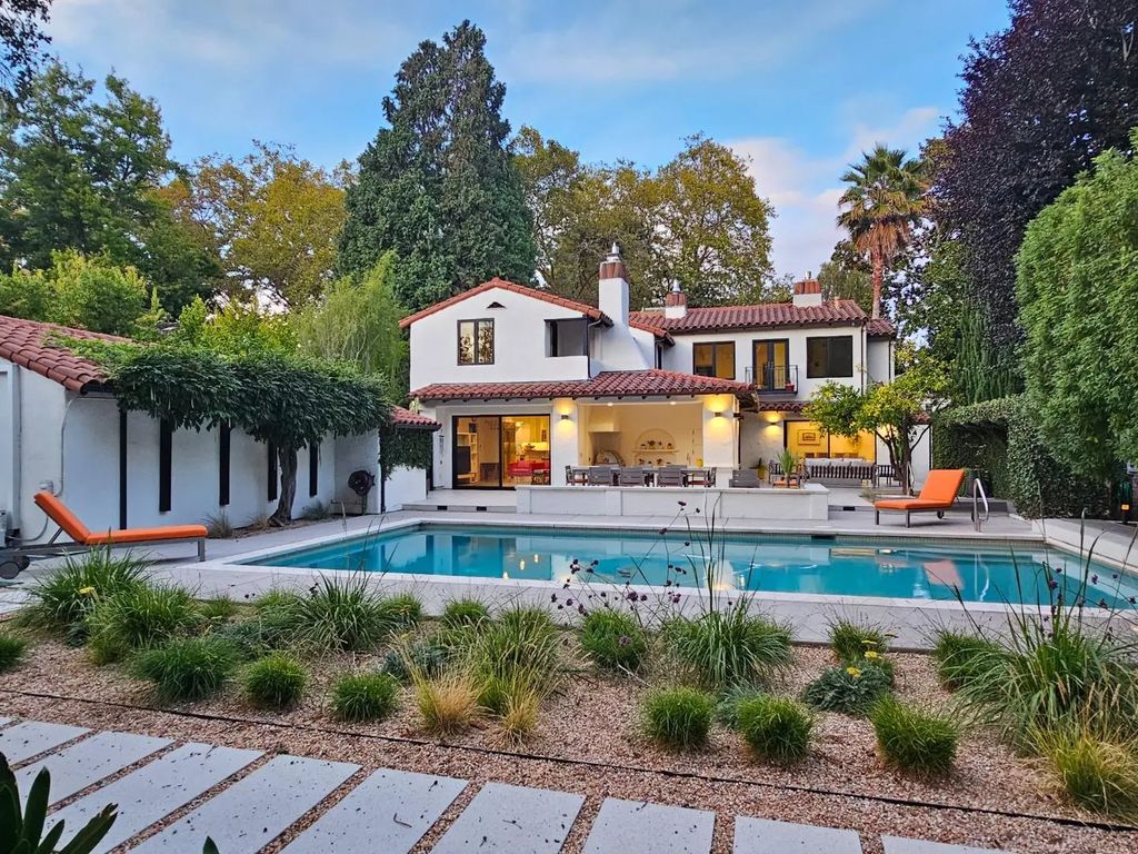 560 Center Drive, Palo Alto