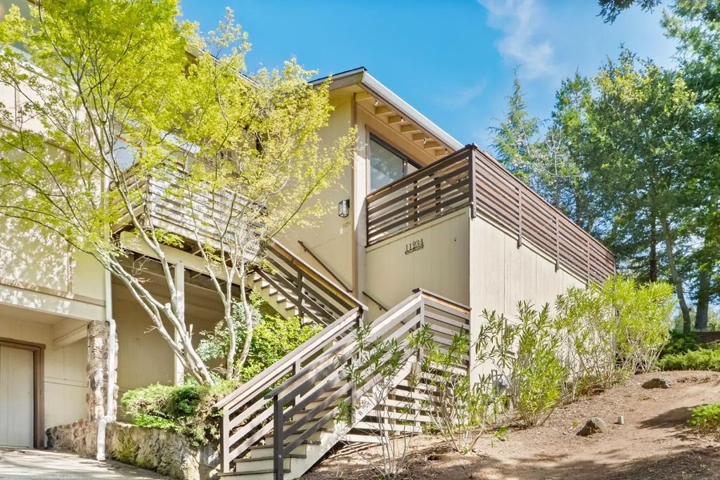 11234 Sun Valley Drive, Oakland