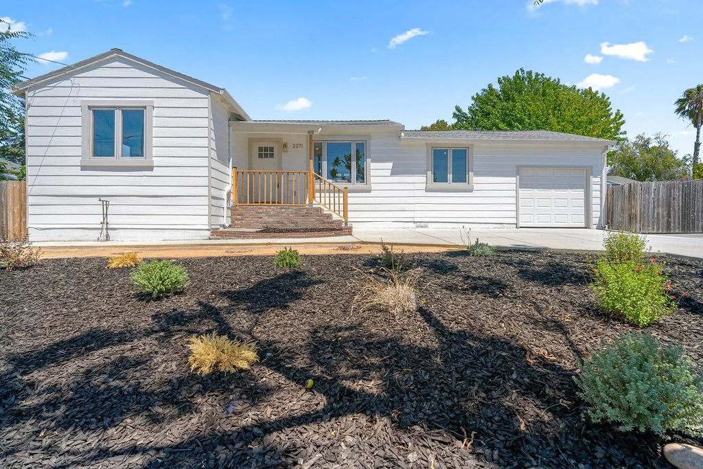 2271 Hemlock Avenue, Concord