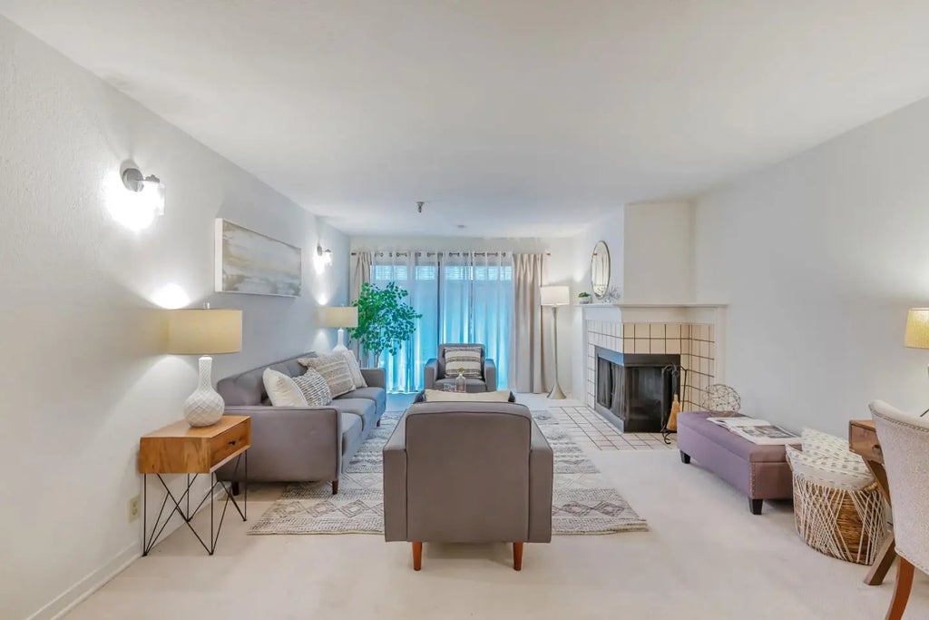 295 Lenox Avenue 203, Oakland