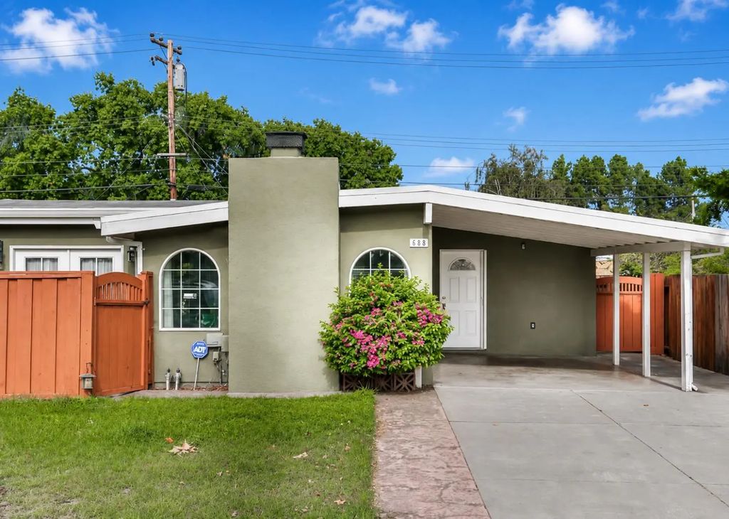 688 Woodhams Road, Santa Clara