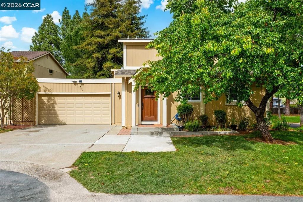 599 Mt Dell Dr, Clayton