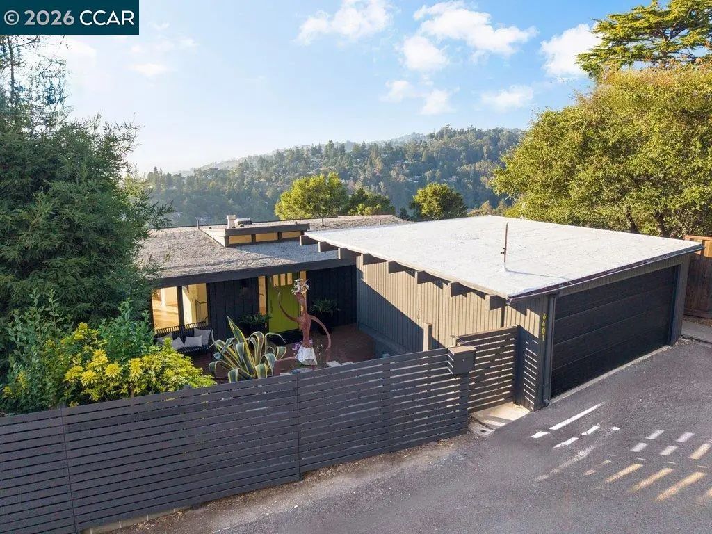 6401 Snake Road, Oakland