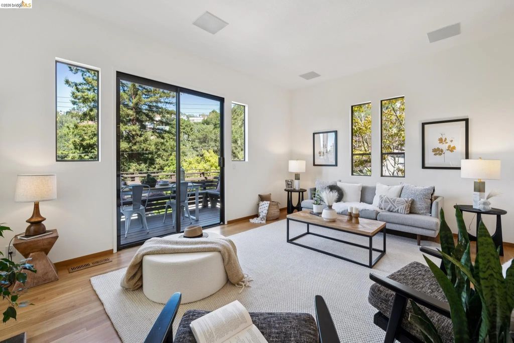 6474 Oakwood Dr, Oakland