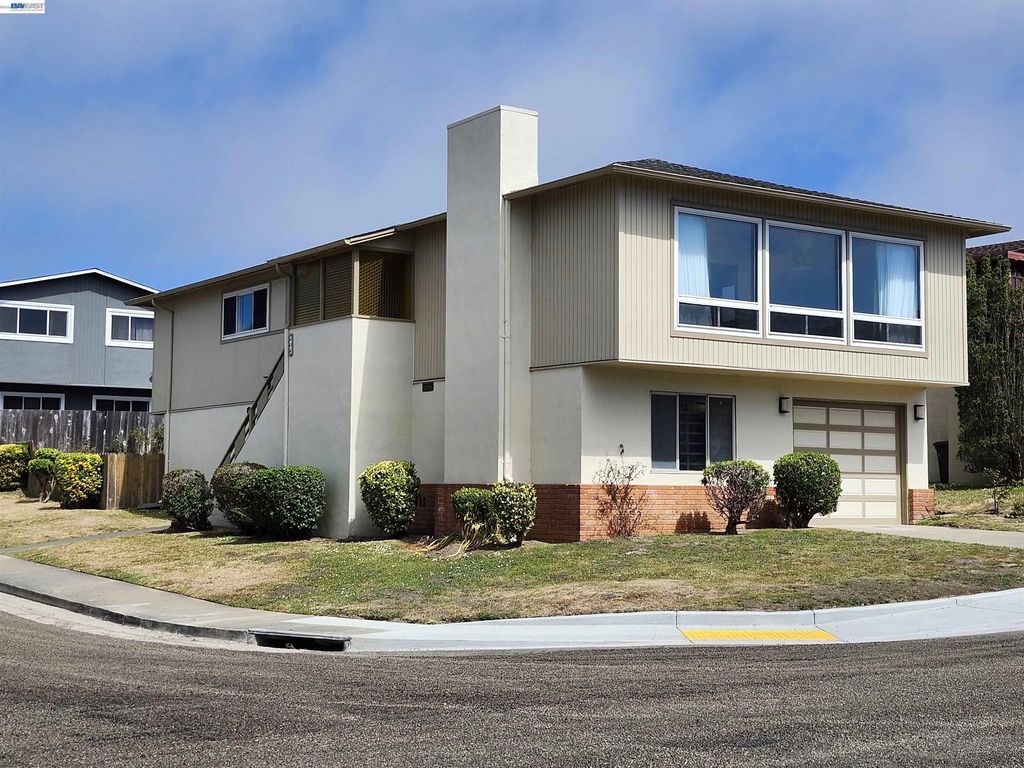 110 Sunshine Dr, Pacifica