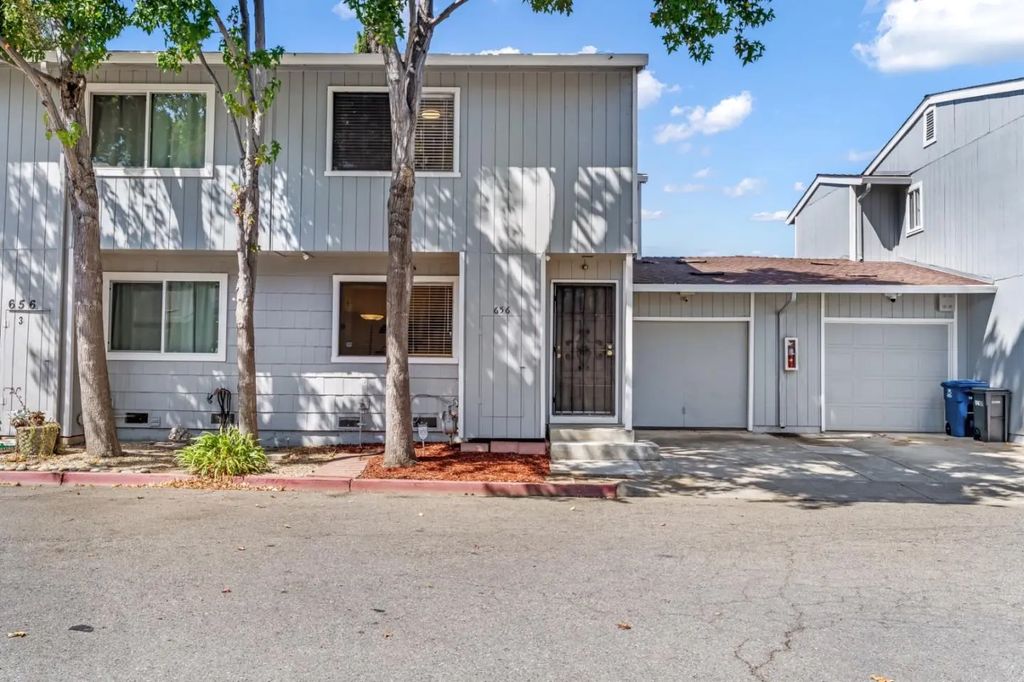 656 Foster Court 2, Hayward