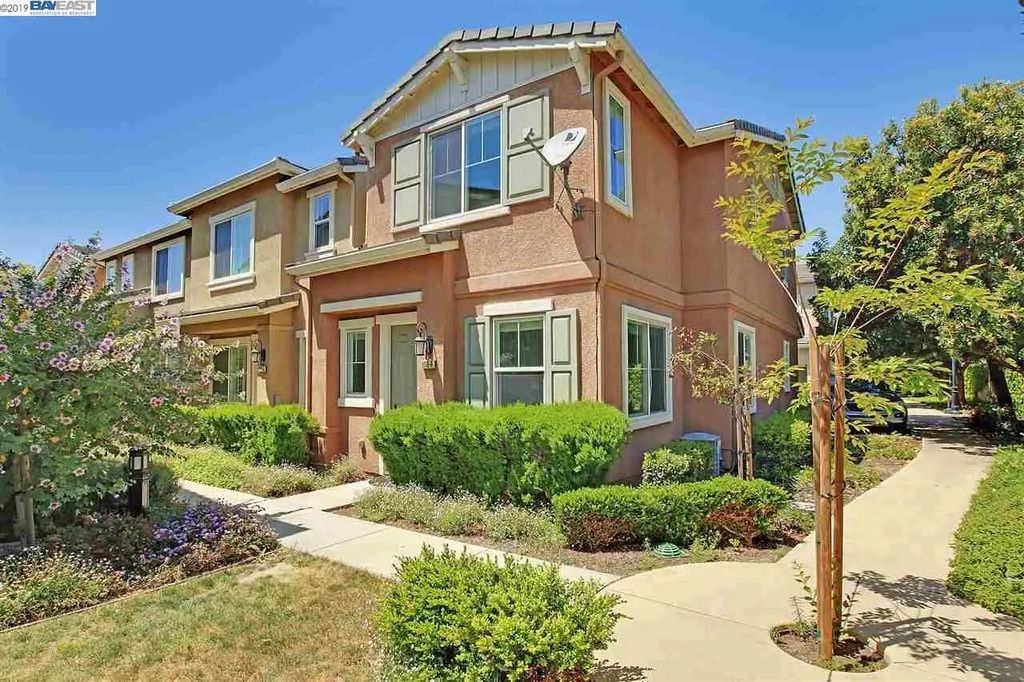 900 Old Oak Lane 3, Hayward