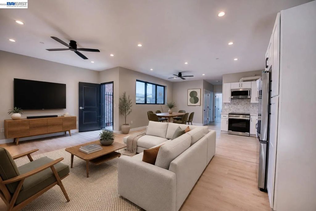 4202 Telegraph Ave 103, Oakland