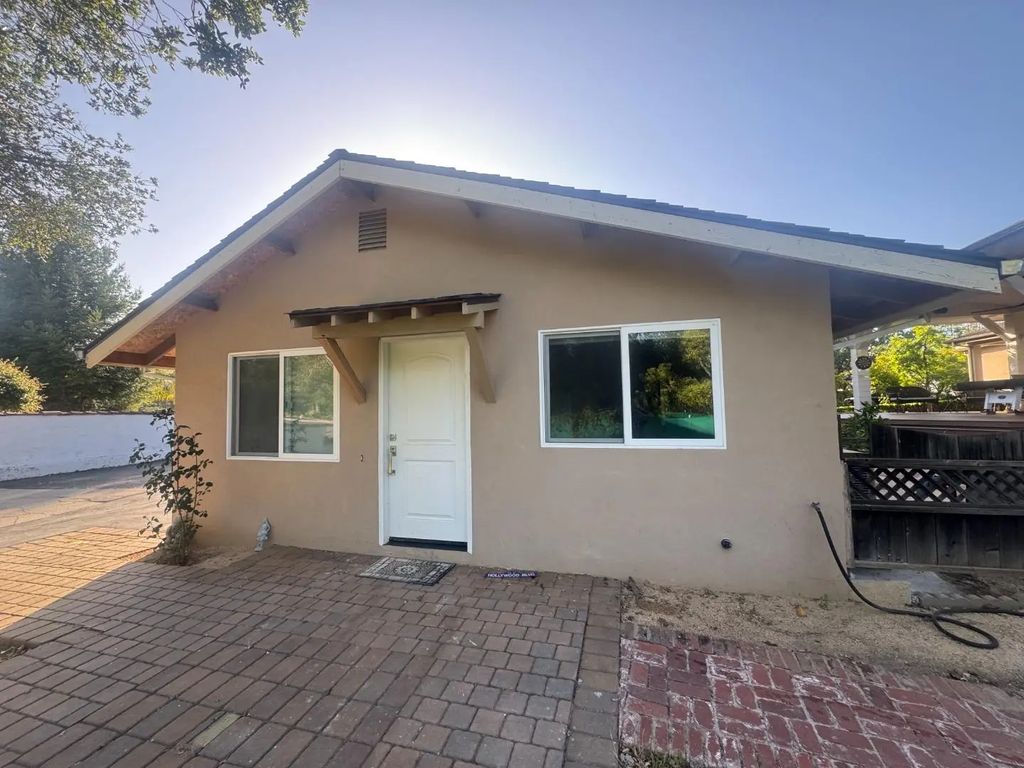 14233 Old Wood Road Studio, Saratoga