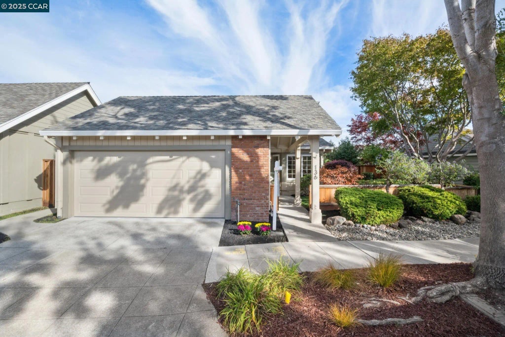 136 Brighton Rd, Alameda