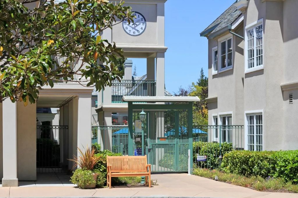 1 W Edith Avenue D226, Los Altos