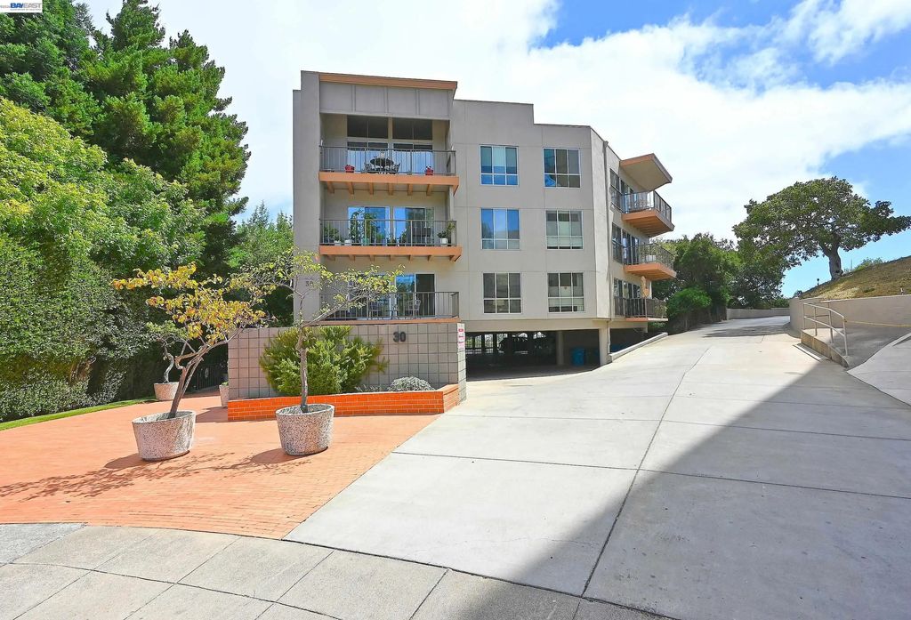 30 Mounds Rd 201, San Mateo