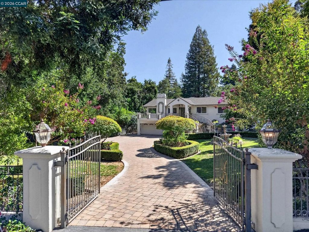 891 Livorna Rd, Alamo