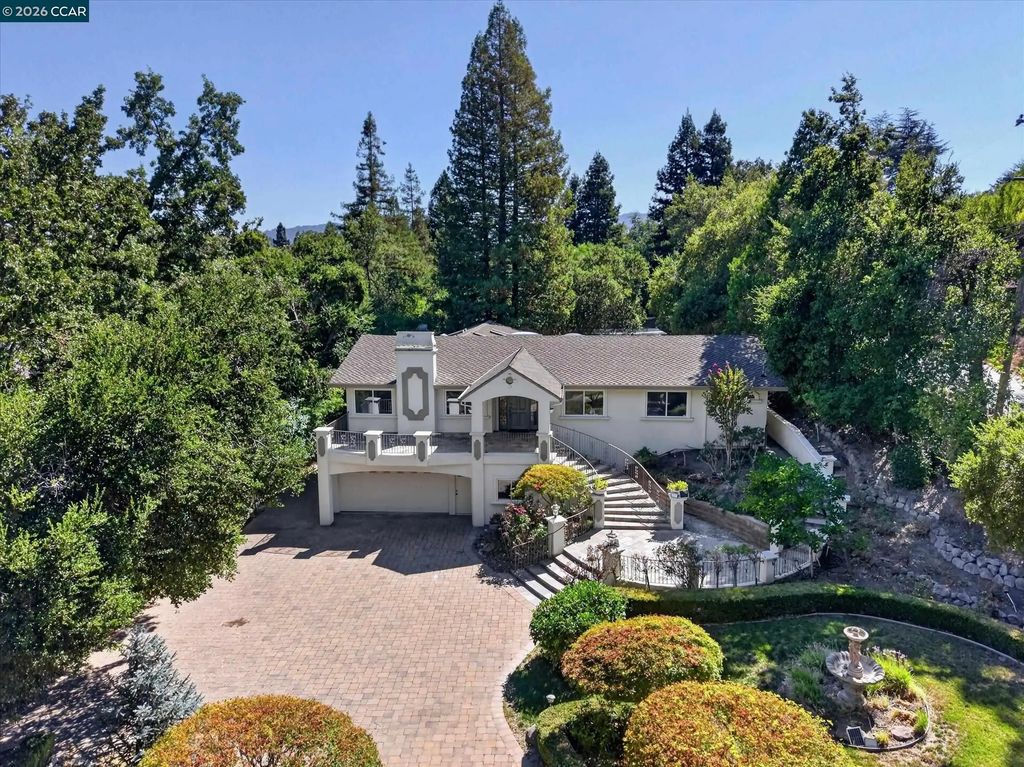 891 Livorna Rd, Alamo