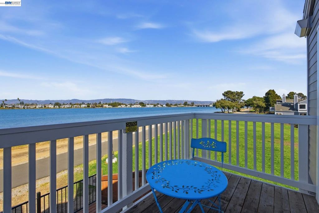 73 Bay Park Ter, Alameda