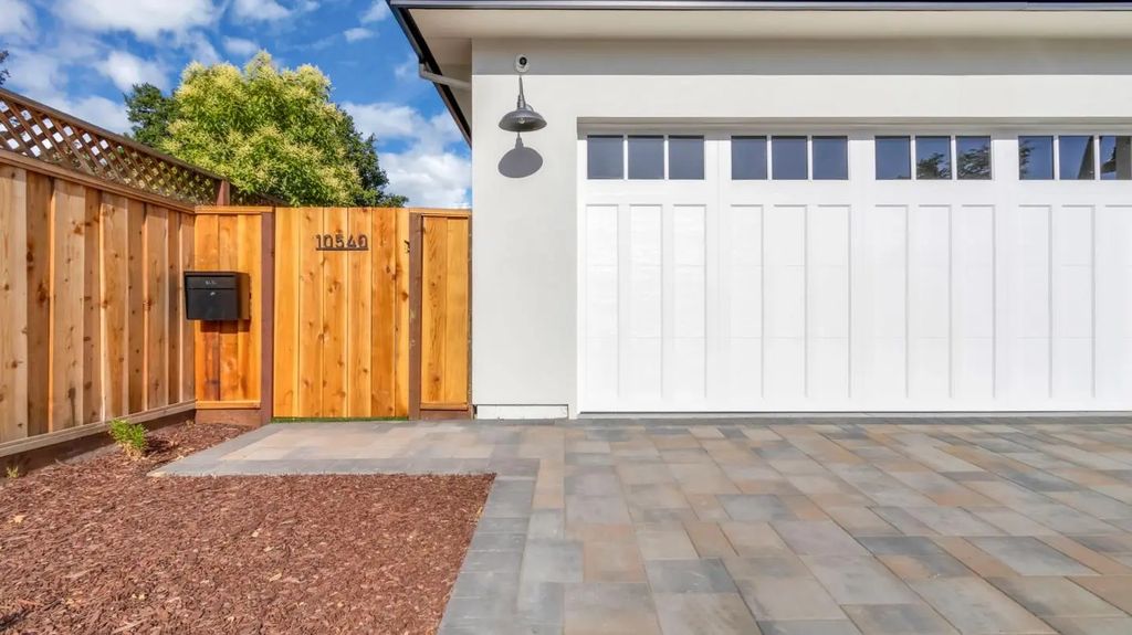 10540 Sterling Boulevard, Cupertino