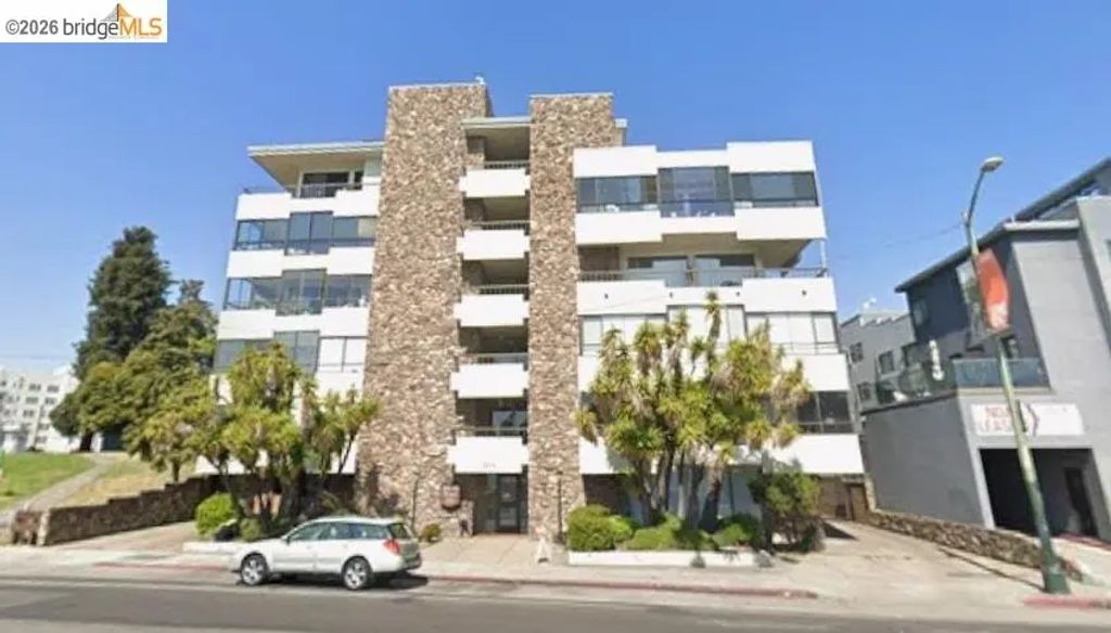 1830 Lakeshore Avenue 207, Oakland