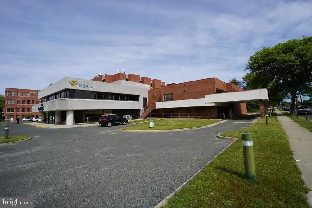 1200 N High St, MILLVILLE